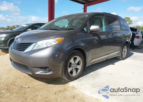 2012 Toyota Sienna Le V6 8 Passenger z USA, uszkodzony, nr VIN 5TDKK3DC8CS204913